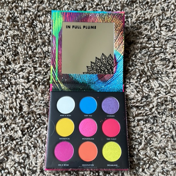 Milani eyeshadow palette - Picture 2 of 5